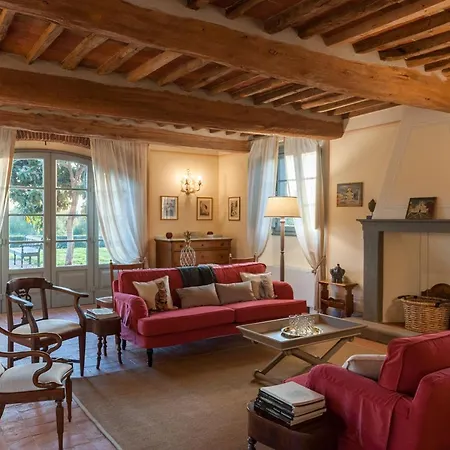 Bed and Breakfast L'arancera Λούκα